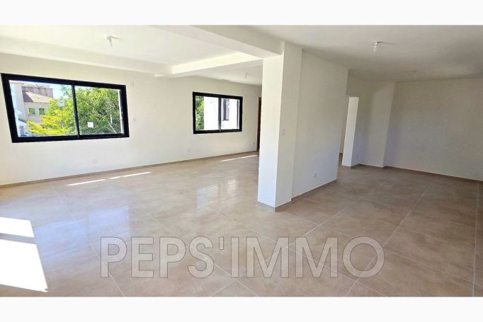 A louer APPARTEMENT DUPLEX DE PRESTIGE NEUF T6 175 M2 TERRASSE BORD DE MER CARRY LE ROUET