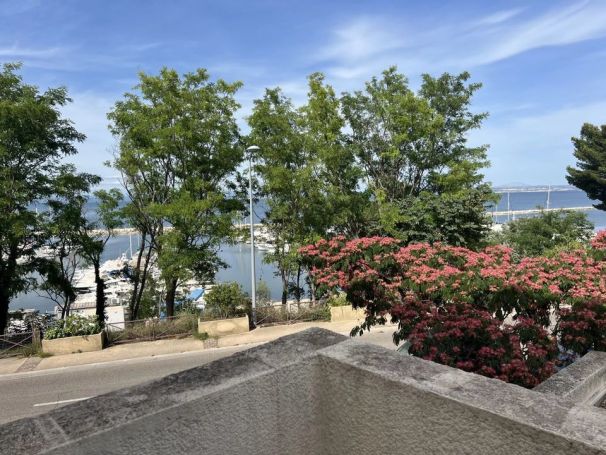 A louer APPARTEMENT T2 43 M2 TERRASSE BORD DE MER MARTIGUES