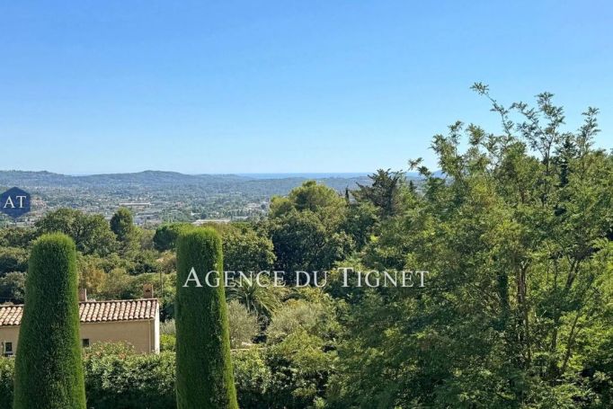 A louer APPARTEMENT DUPLEX DE PRESTIGE T5 157 M2 TERRASSE BORD DE MER GRASSE