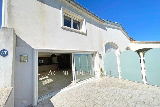 A louer APPARTEMENT DUPLEX DE PRESTIGE T5 157 M2 TERRASSE BORD DE MER GRASSE