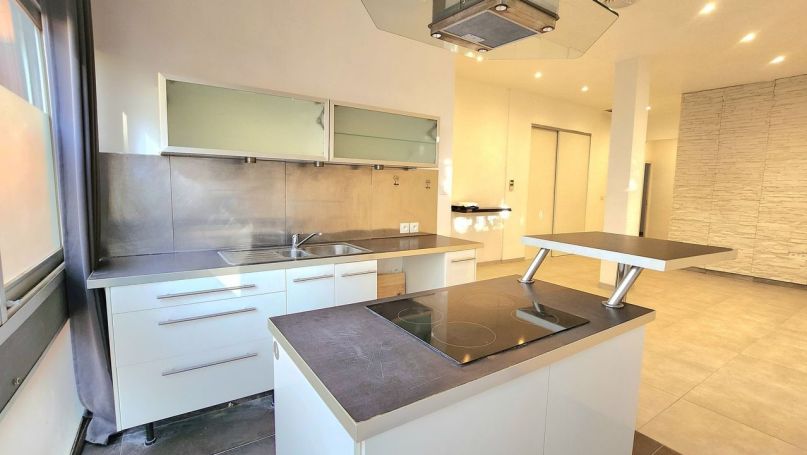 A louer APPARTEMENT T3 82 M2  MARSEILLE 13EME