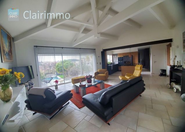 A louer MAISON  DE MAîTRE  VELAUX