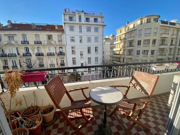 A louer APPARTEMENT DE PRESTIGE T3 81 M2 BORD DE MER NICE