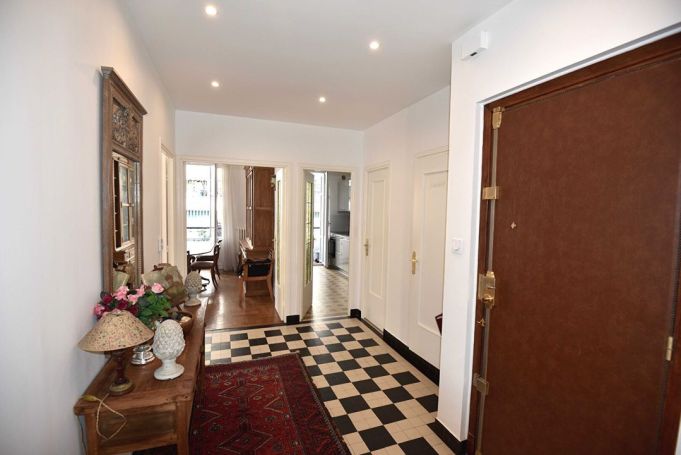 A louer APPARTEMENT DE PRESTIGE T3 81 M2 BORD DE MER NICE