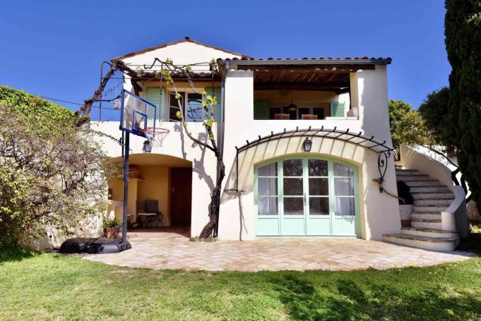 A louer MAISON  4 PIECES 174 M2 BORD DE MER NICE