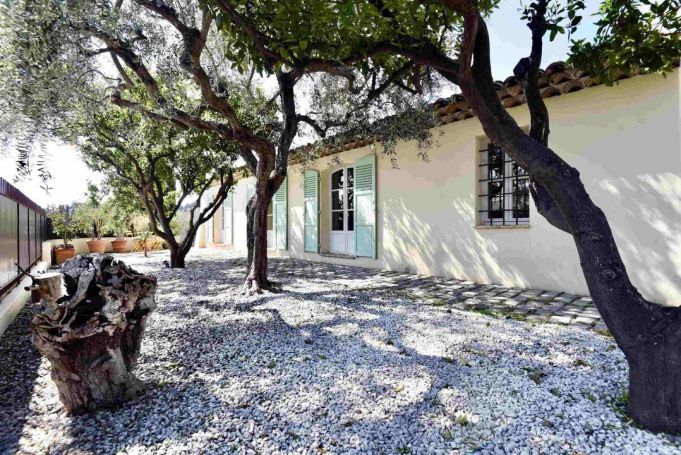 A louer MAISON  4 PIECES 174 M2 BORD DE MER NICE