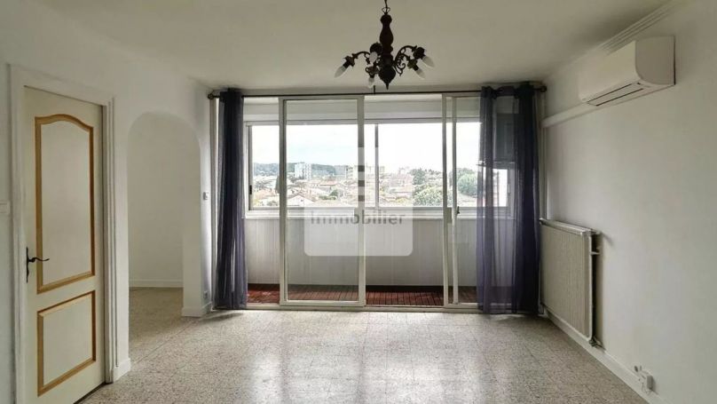 A louer APPARTEMENT T5 81 M2  BAGNOLS SUR CEZE