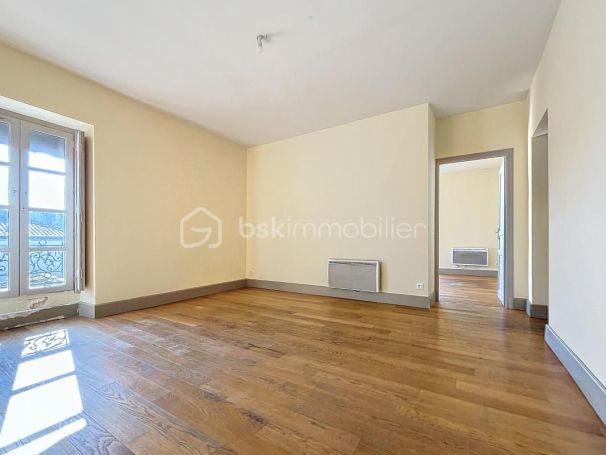 A louer APPARTEMENT T4 81 M2  NIMES