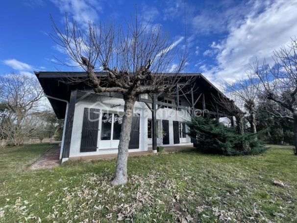 A louer MAISON  6 PIECES 150 M2 BORD DE MER MOLIETS ET MAA