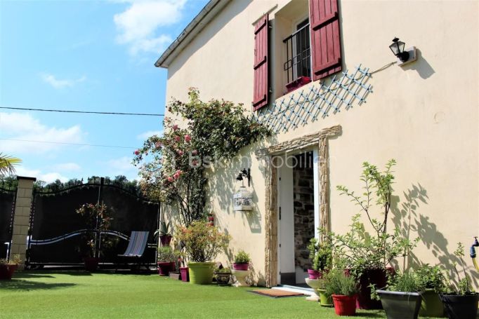 A louer MAISON  DE MAîTRE  SALIES DE BEARN