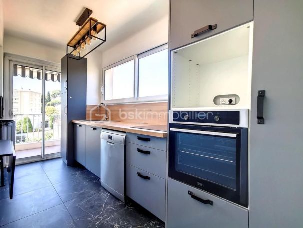 A louer APPARTEMENT T3 67 M2 BORD DE MER CANNES