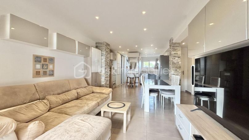 A louer APPARTEMENT T3 65 M2 BORD DE MER ANTIBES