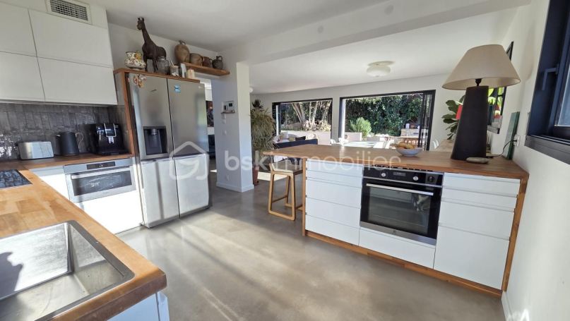 A louer LOFT  8 PIECES 200 M2 PLAGE à PIED VALLAURIS