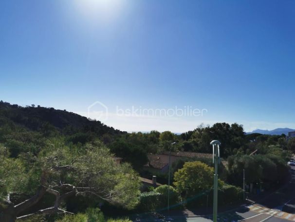 A louer APPARTEMENT T4 76 M2 TERRASSE VUE MER LE CANNET