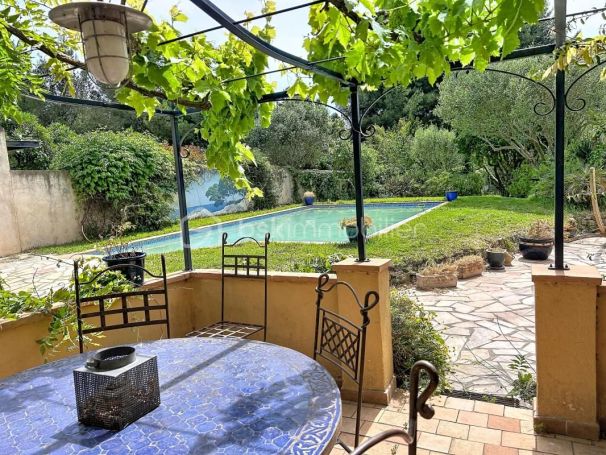 A vendre MAISON  DE MAîTRE PLAGE à PIED SIX FOURS LES PLAGES
