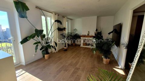 A louer APPARTEMENT T3 78 M2 BORD DE MER TOULON