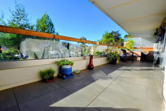 A louer APPARTEMENT DE PRESTIGE T3 63 M2 TERRASSE BORD DE MER CANNES