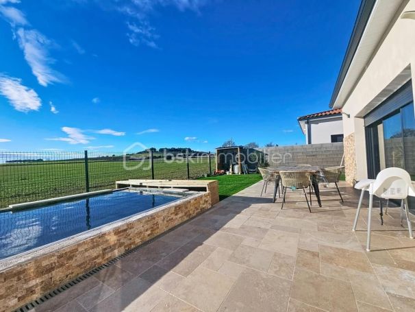 A louer MAISON  5 PIECES 118 M2  MARAUSSAN