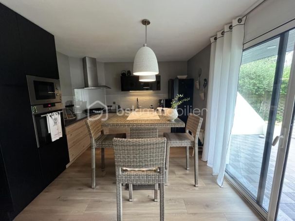 A louer MAISON  D'ARCHITECTE BORD DE MER BATZ SUR MER