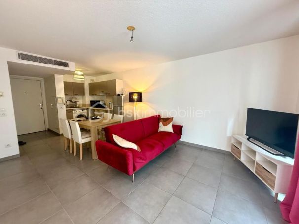 A louer APPARTEMENT DE PRESTIGE T2 42 M2 TERRASSE BORD DE MER CANNES