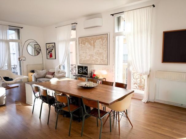 A louer APPARTEMENT T5 131 M2 BORD DE MER SETE