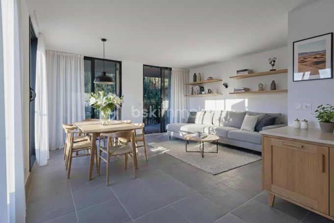 A louer APPARTEMENT NEUF T3 62 M2 TERRASSE BORD DE MER BORMES LES MIMOSAS