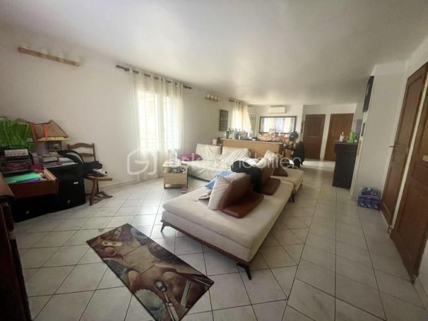 A louer APPARTEMENT T5 100 M2 BORD DE MER LA SEYNE SUR MER