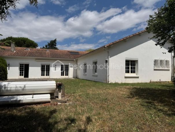 A louer MAISON  DE MAîTRE  SAINT SEURIN SUR L ISLE