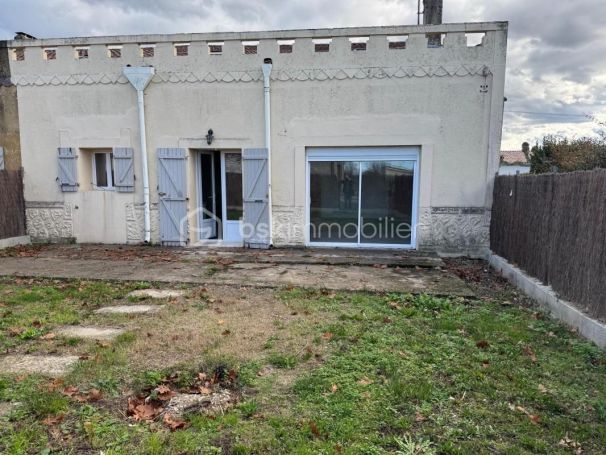 A louer MAISON  DE MAîTRE  LES ARTIGUES DE LUSSAC