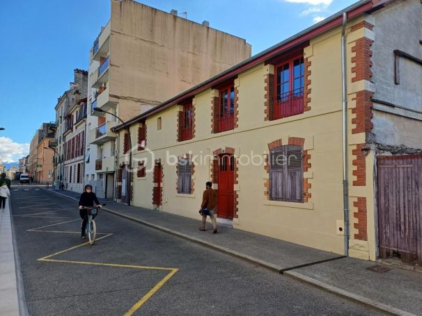 A louer LOFT DUPLEX T5 120 M2 TERRASSE  PAU