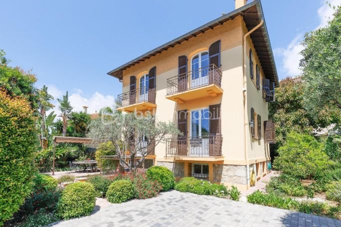 A louer MAISON  CONTEMPORAINE BORD DE MER JUAN LES PINS