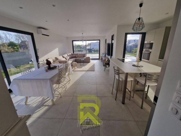 A vendre MAISON  5 PIECES 134 M2 BORD DE MER SERIGNAN