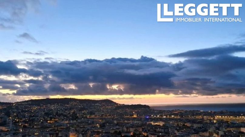 A louer APPARTEMENT DE PRESTIGE T6 160 M2 BORD DE MER NICE