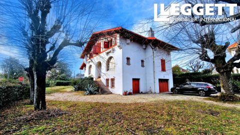 A louer MAISON 12 PIECES 319 M2 PESSAC