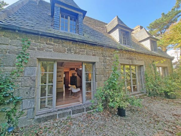 A vendre charmante propriete 5 pieces 185 m&sup2; plafe a pieds saint pol de leon