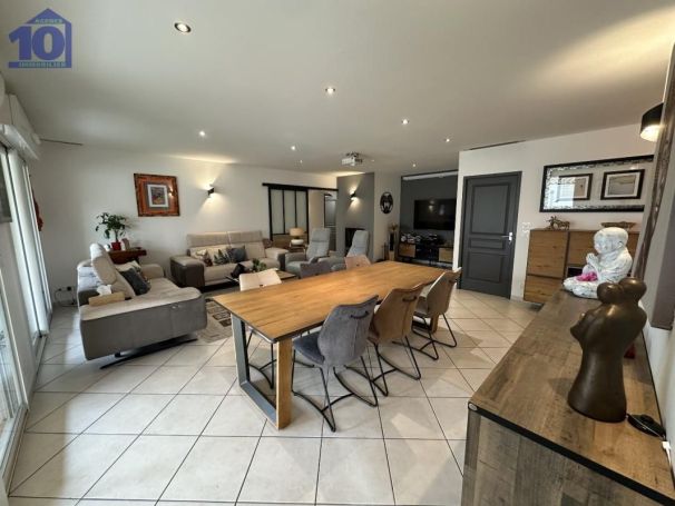 A louer MAISON  6 PIECES 142 M2  SAUVIAN