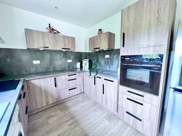 A louer MAISON  5 PIECES 92 M2  TAVERNES