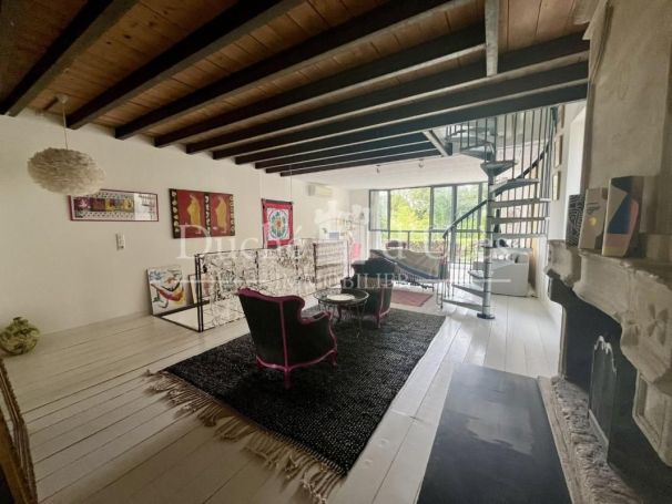 A louer LOFT  3 PIECES 110 M2  UZES