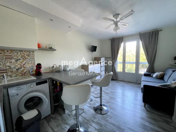 A louer STUDIO NEUF  19 M2 BORD DE MER SAINT RAPHAEL