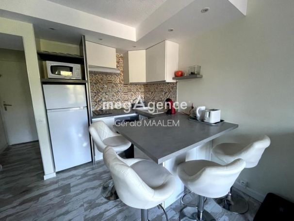 A louer STUDIO NEUF  19 M2 BORD DE MER SAINT RAPHAEL