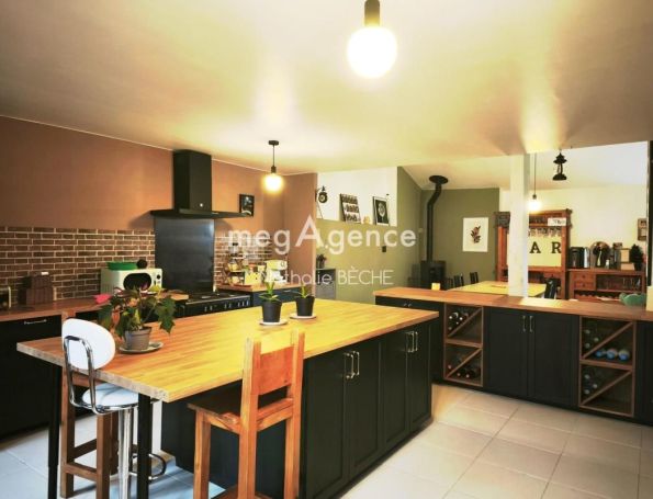 A louer LONGèRE  6 PIECES 178 M2  VAL DE LIVENNE