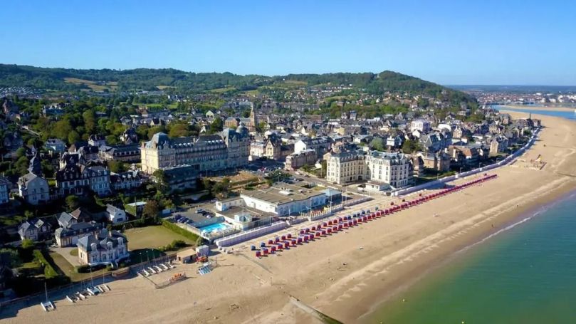 A louer MAISON  DE MAîTRE BORD DE MER HOULGATE