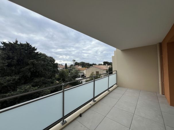 A vendre APPARTEMENT  90 M2 TERRASSE BORD DE MER SIX FOURS LES PLAGES