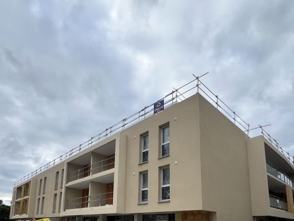 A vendre APPARTEMENT  90 M2 TERRASSE BORD DE MER SIX FOURS LES PLAGES