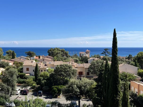 A louer APPARTEMENT DUPLEX T3 44 M2 VUE MER SAINT AYGULF