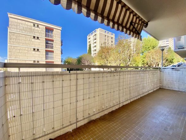 A louer APPARTEMENT T3 54 M2 TERRASSE  MARSEILLE 13EME