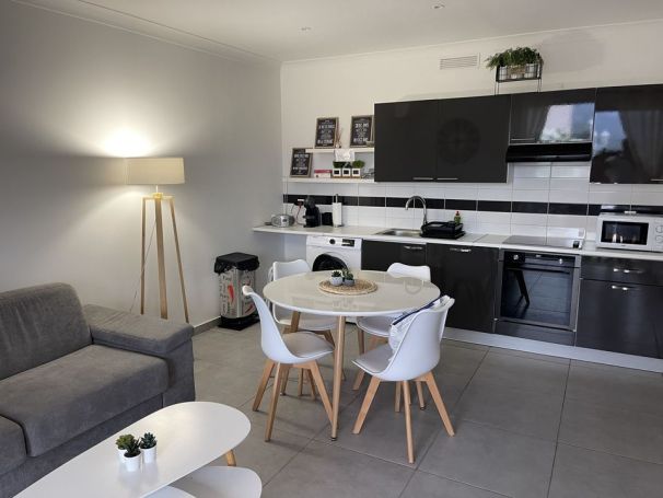 A louer MAISON  7 PIECES 154 M2  LA PENNE SUR HUVEAUNE