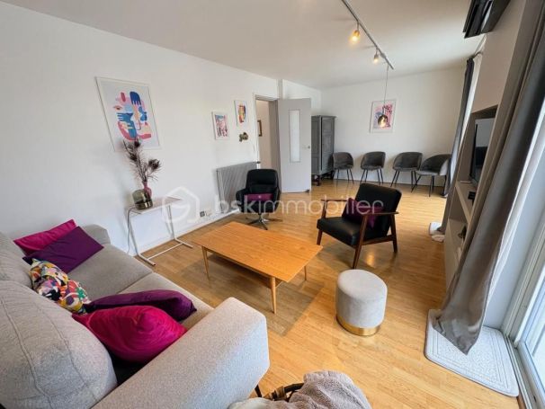 A louer APPARTEMENT T3 77 M2  LONS