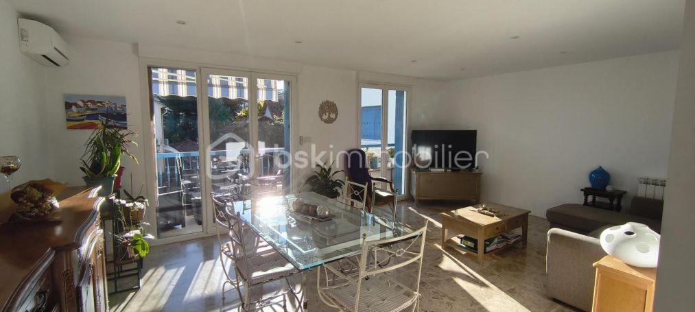A louer APPARTEMENT T4 85 M2 TERRASSE BORD DE MER LA SEYNE SUR MER