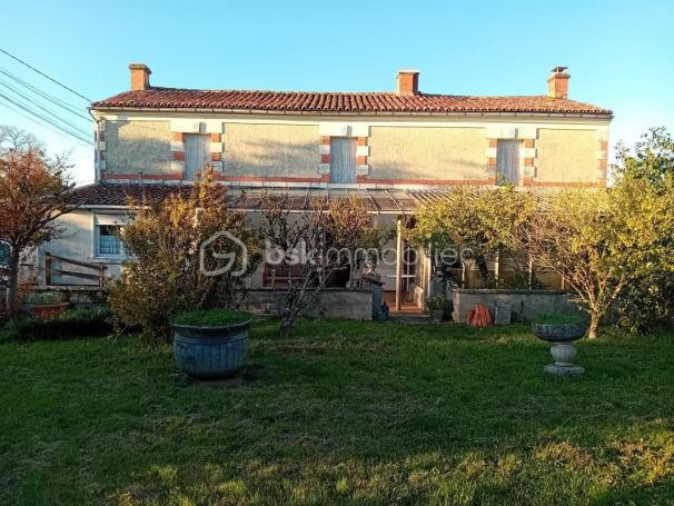 A louer MAISON  DE MAîTRE  VINAX